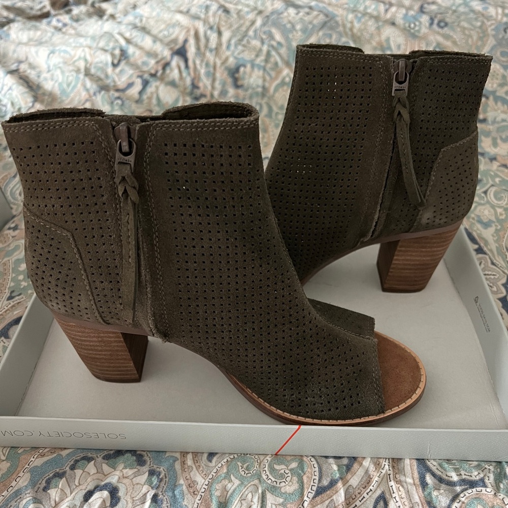 Toms booties Size 8